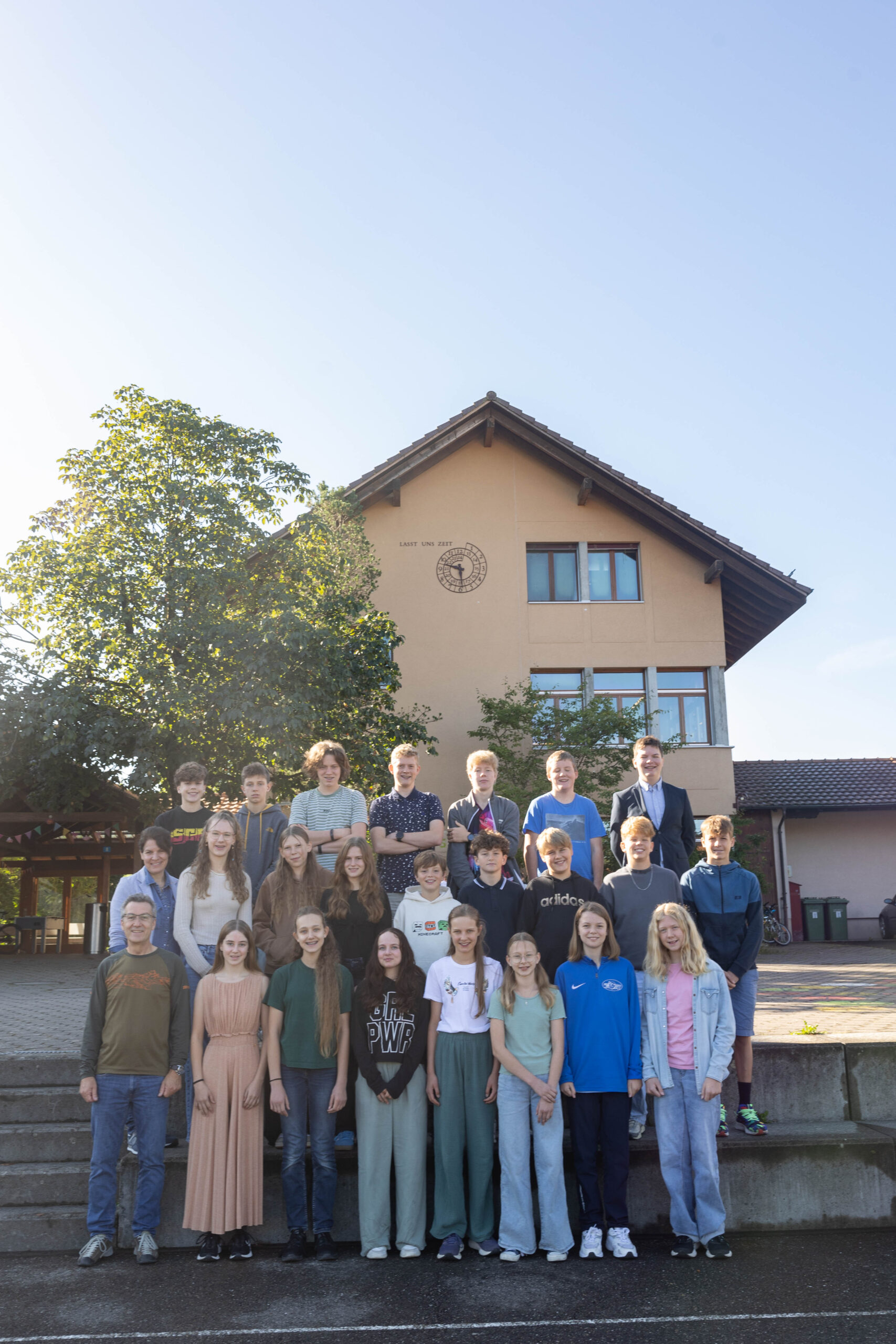 Unsere Oberstufe umfasst die 7. bis 9. Klasse, wobei die Real- und Sekschüler in derselben Klasse unterrichtet werden. Die Durchlässigkeit zwischen den Niveaus ist dadurch einfacher möglich.